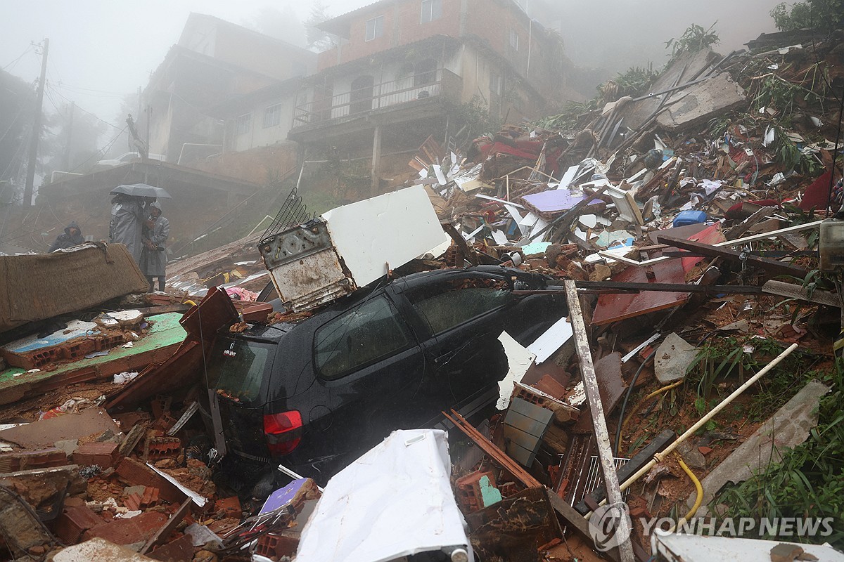 폭우에 따른 산사태로 아수라장처럼 변한 브라질 산간 마을
