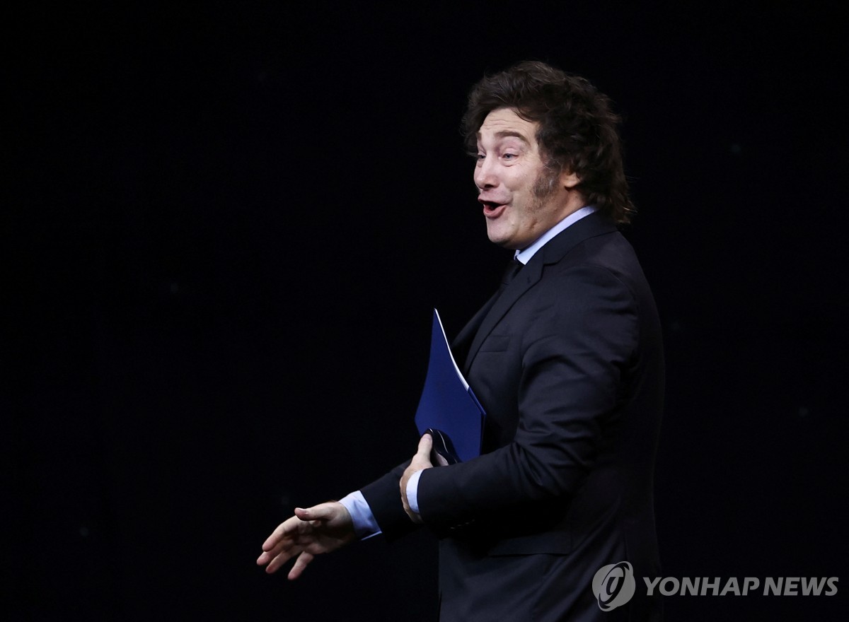 지난 5일(현지시간) 행사장에 들어서는 아르헨티나 대통령 