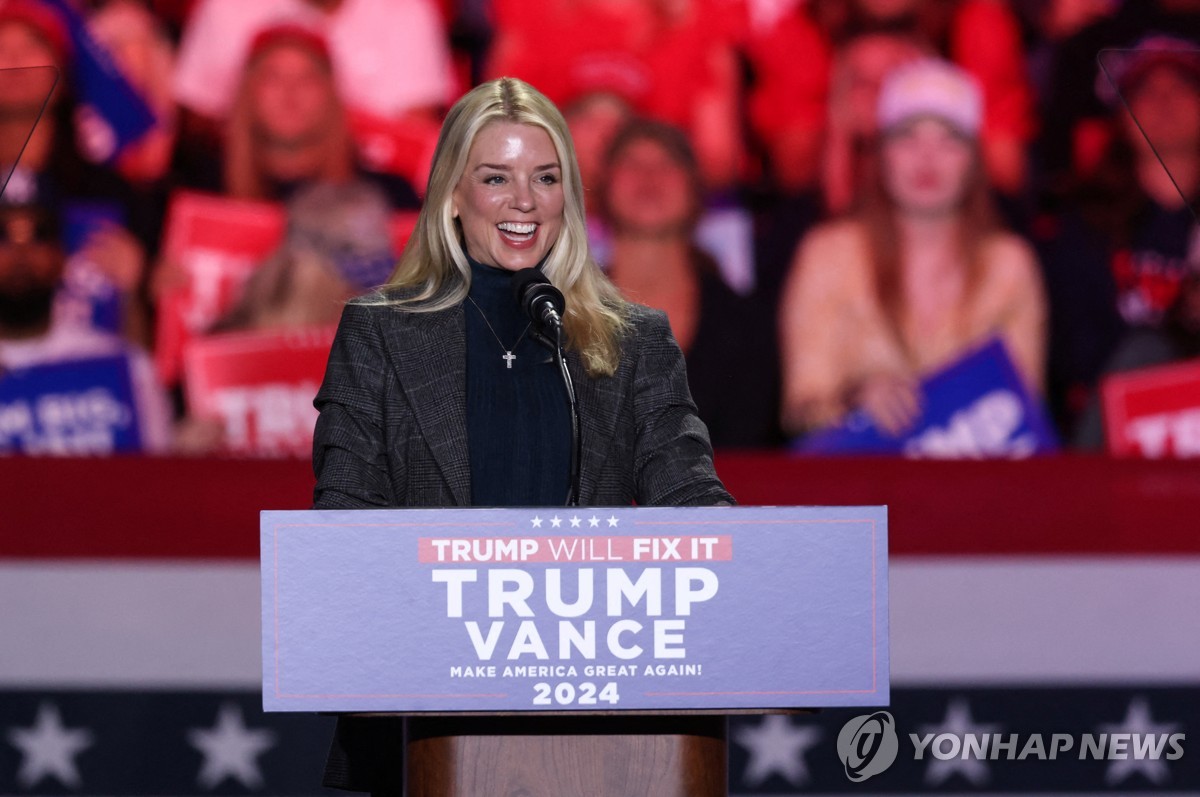 Trump picks exFlorida Attorney General Bondi as attorney general after