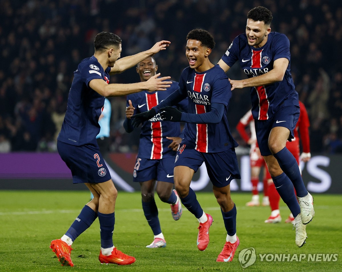 골 넣고 기뻐하는 PSG 선수들