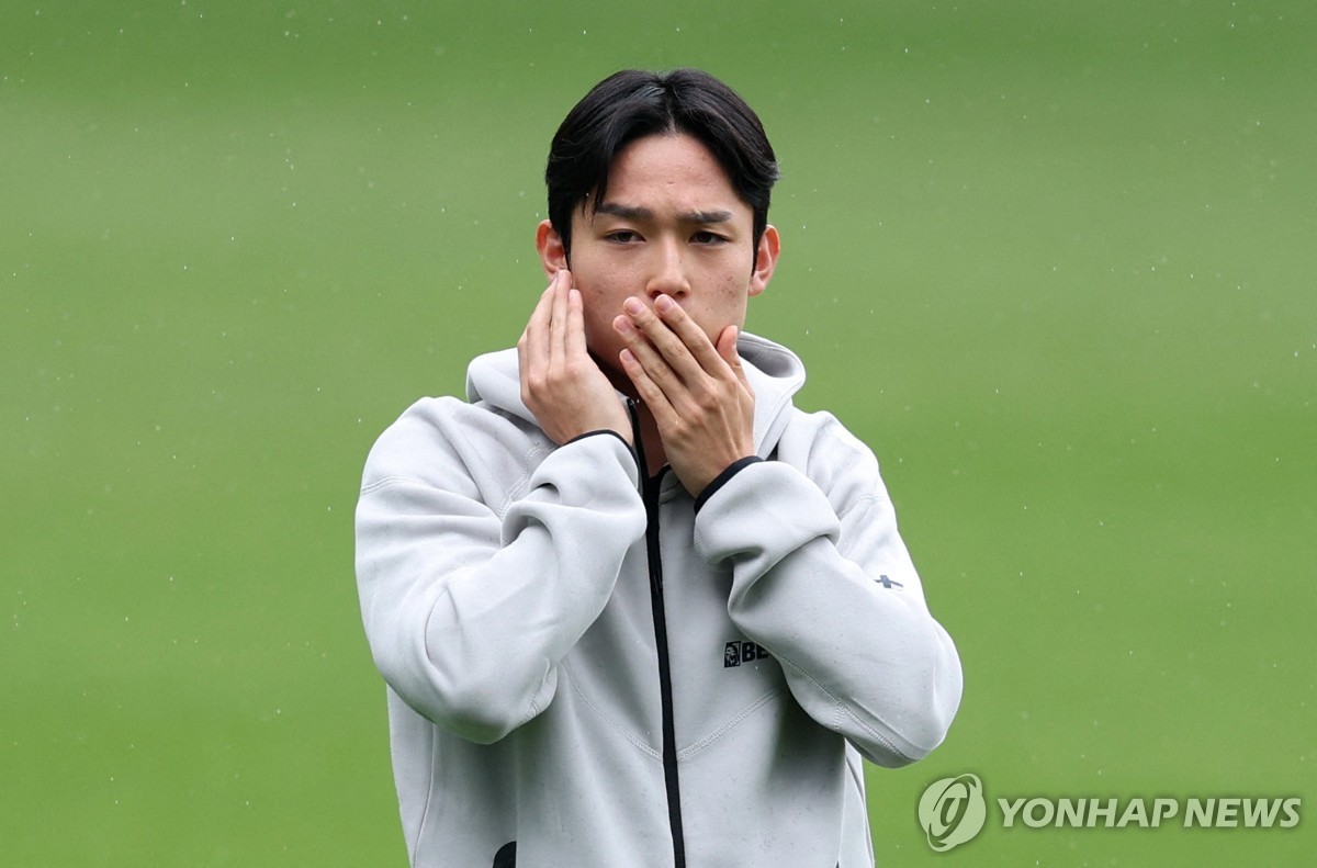 레딩전을 준비하던 토트넘 양민혁.