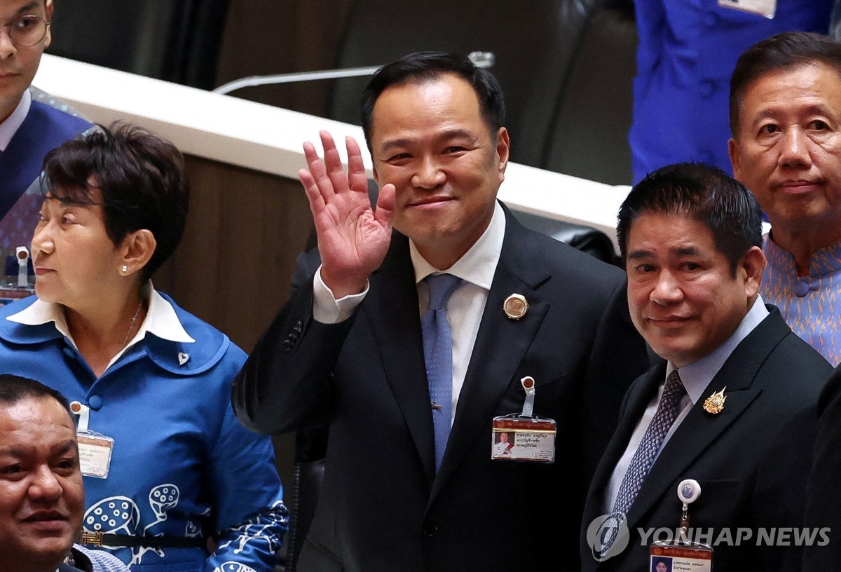 태국, 새 총리로 보수파 아누틴 전 부총리 선출