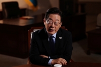Lee says S. Korea would face financial crisis if it accepts U.S. investment demands without safeguards