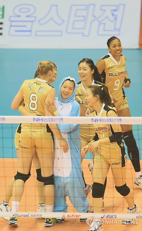 V리그 올스타전에서 귀여운 복장을 한 김해란