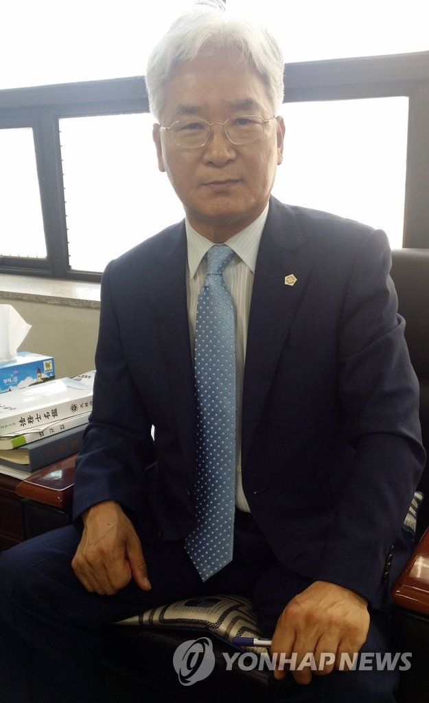 <인터뷰> 강석근 신임 울산지방법무사회장 | 연합뉴스