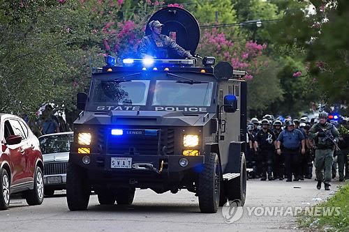 美댈러스 총격 파장…경찰, 시위 '강경 진압'으로 회귀 조짐 | 연합뉴스