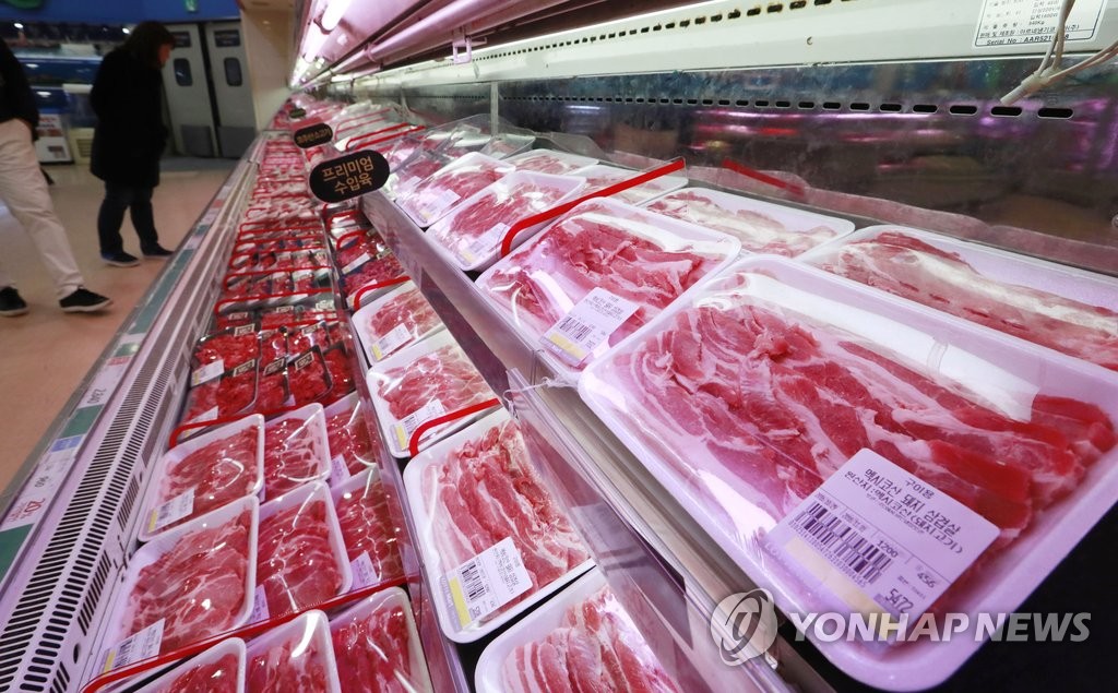 수입산 돼지고기 판매대