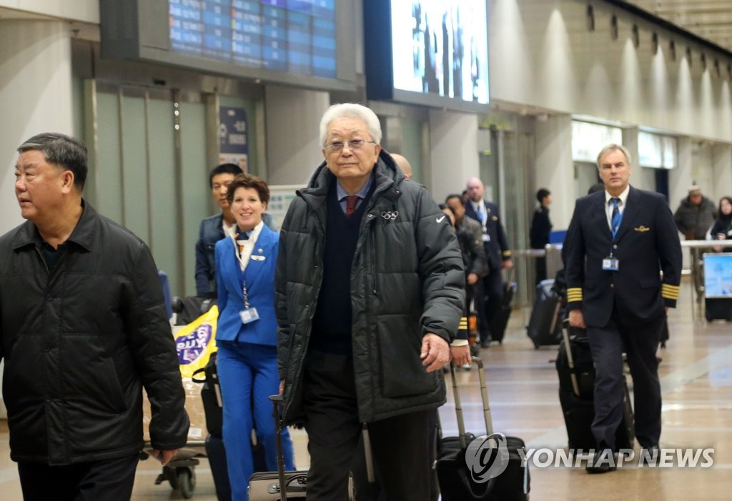 朝鲜籍IOC委员张雄抵京