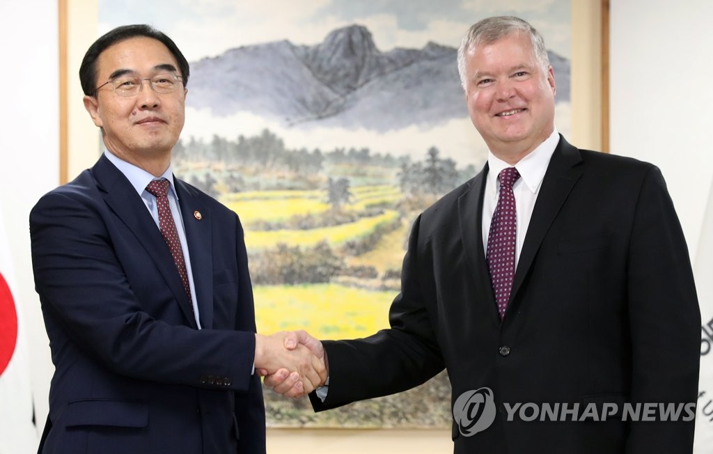 米特別代表　韓国統一相と会談＝「未来に向かう道探したい」