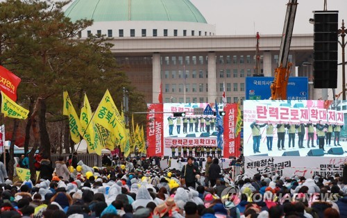 탄력근로제 확대 與 "경사노위 논의 後 처리" 野 "연내 입법"