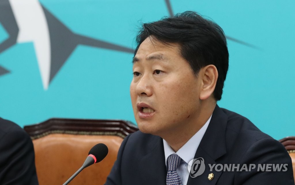 발언하는 김관영 원내대표