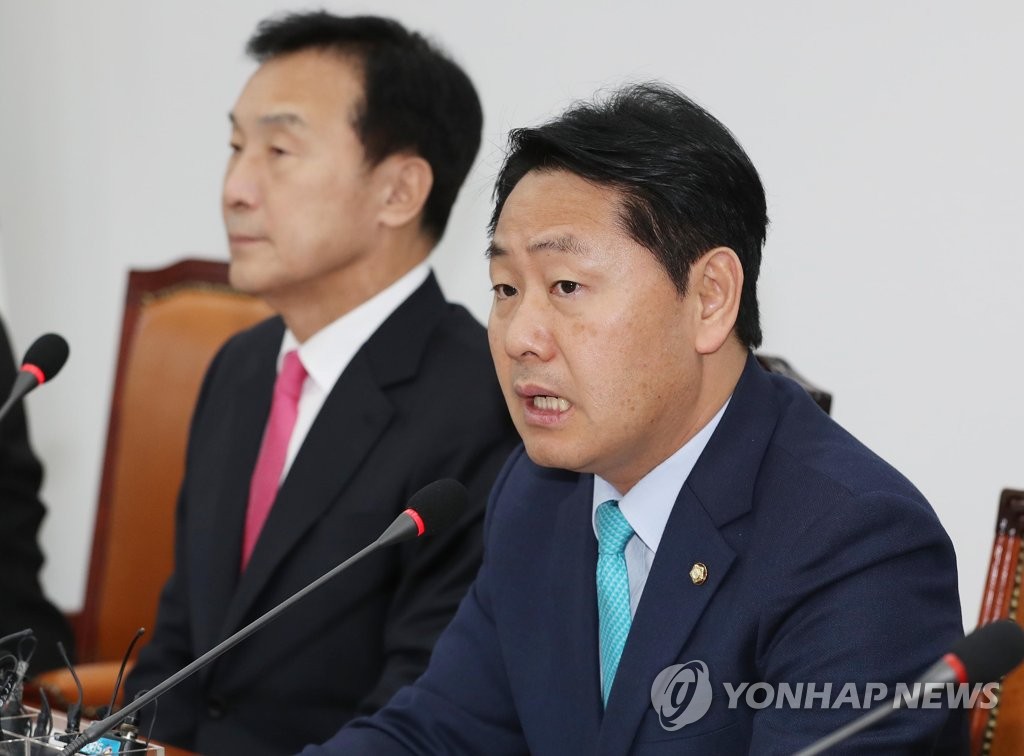 최고위원회의에서 발언하는 김관영 원내대표