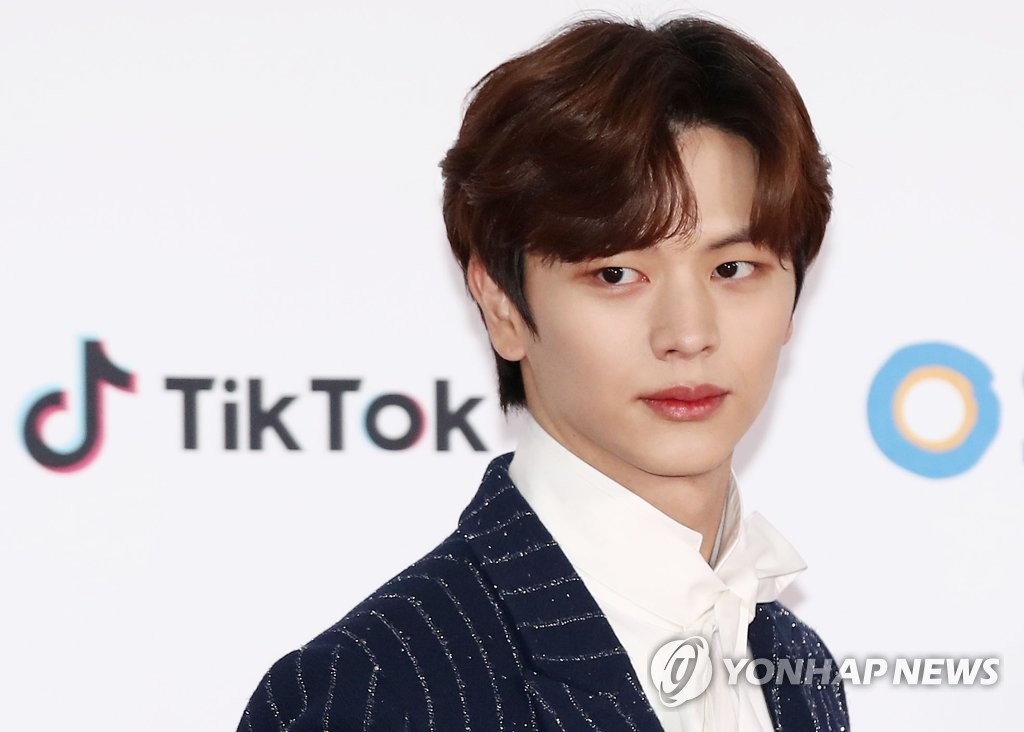 육성재 11일 입대…