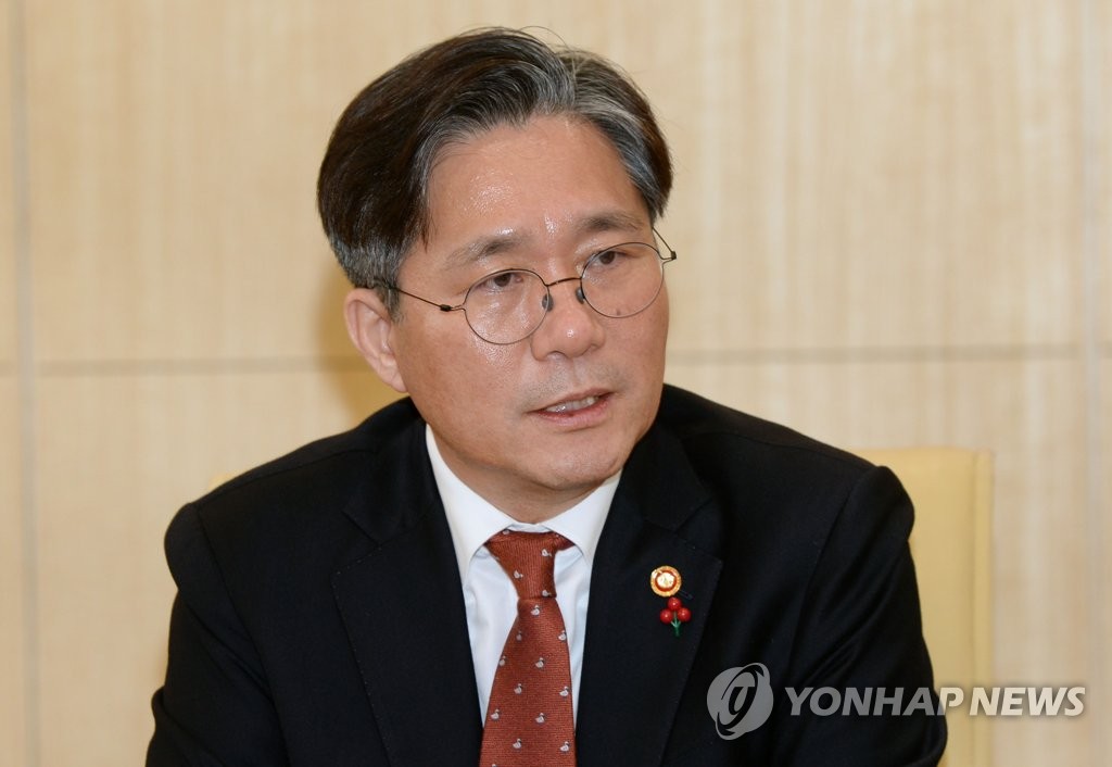 Industry Minister Sung Yun-mo (Yonhap)