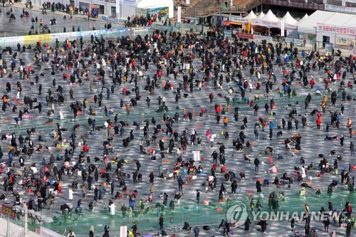 두 달 앞둔 화천산천어축제…농산물 직거래 판매장 준비