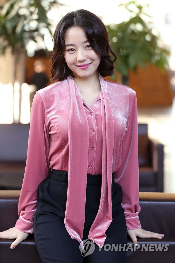 Blå paritet anker S. Korean actress Lee Si-won | Yonhap News Agency