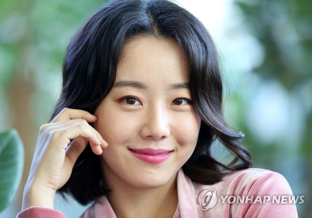 Blå paritet anker S. Korean actress Lee Si-won | Yonhap News Agency