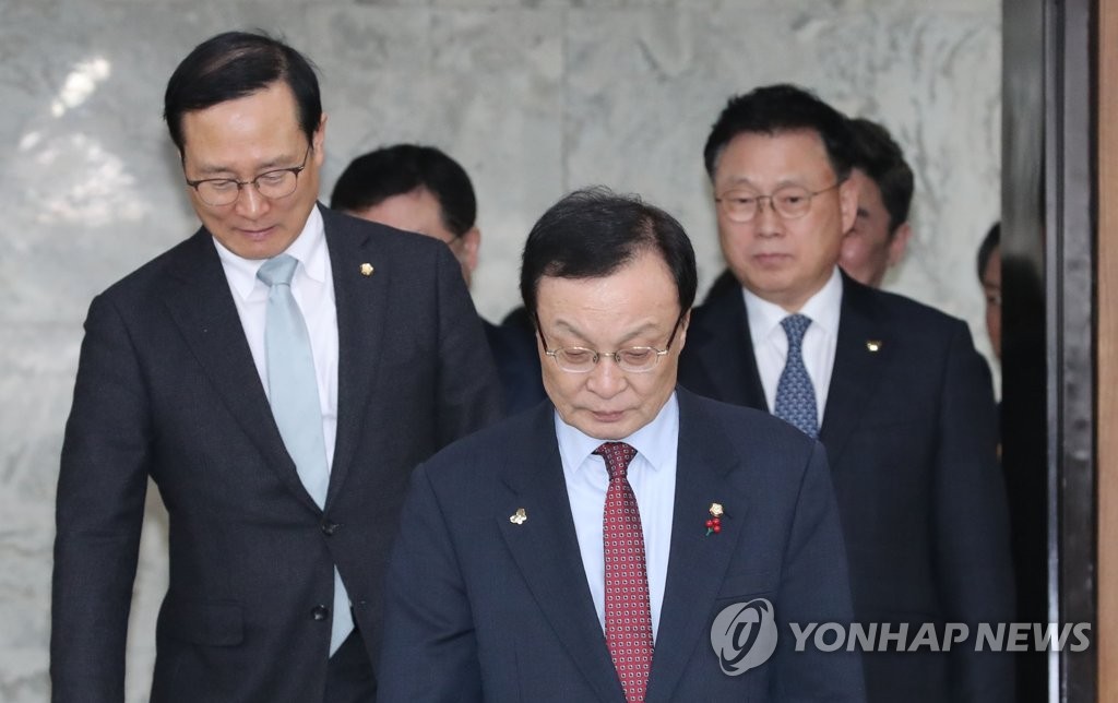확대간부회의 참석하는 이해찬
