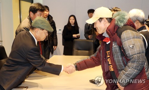 '13년 분쟁' 콜텍 노사 '담판' 시작…"아픔 사라지길 기대"