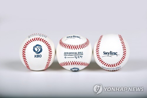  KBO players, coaches trying to come to grips with new ball