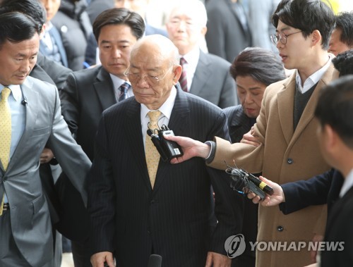 (3rd LD) Former President Chun stands trial for libel over Gwangju memoirs