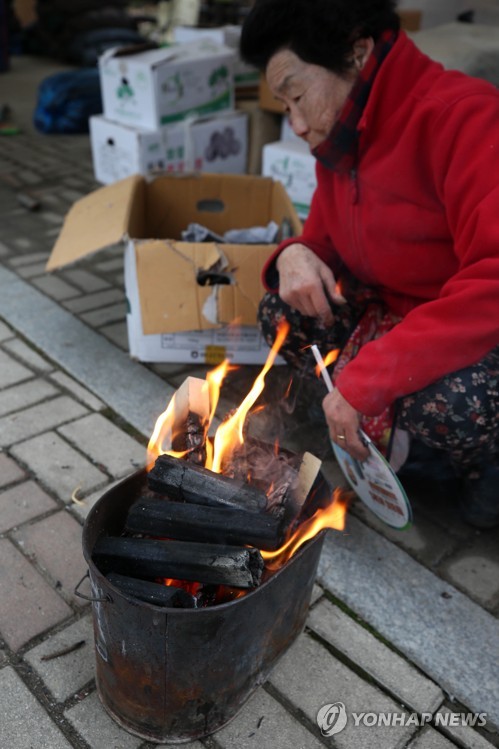 Chilly morning at market