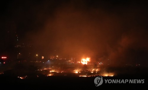 Des feux de montagne dans le Gangwon mobilisent les pompiers