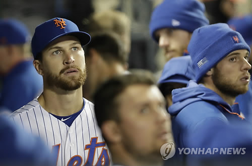 MLB 디그롬 "최근 부진은 팔꿈치 부상보다 투구 메커니즘 때문"