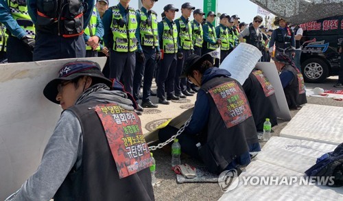 농협물류 노조 "본사 배차직원이 수년간 기사들 돈 뜯어"