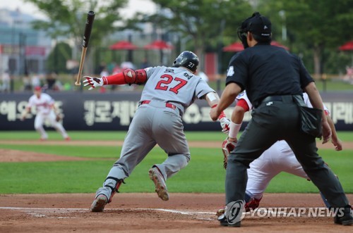 로맥, 희생플라이 결승타…SK, 광주 원정 싹쓸이