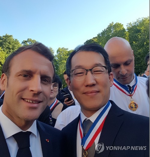 Avec Macron