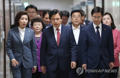 한국당 "민생폐허" "경제 중증디스크"…경제정책 맹공