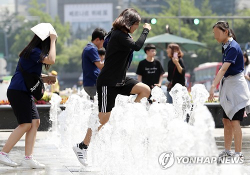 서울 낮최고 32도 수도권 폭염특보…오후엔 전국에 장맛비