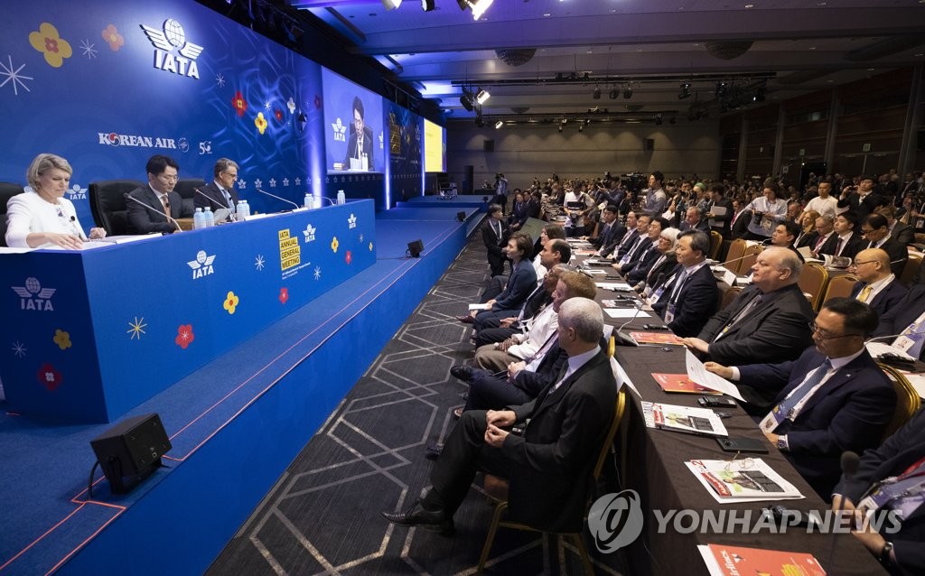 A panel discussion is held at the 75th International Air Transport Association Annual General Meeting in Seoul on June 2, 2019. (Yonhap)