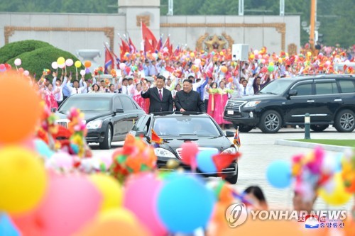 Xi et Kim en voiture