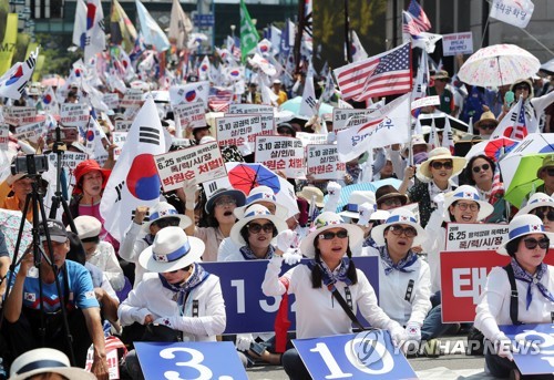 Protest against Seoul mayor