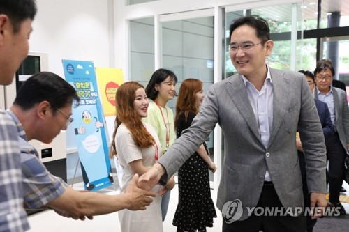 이재용 현장행보 계속…광주 교육센터 찾아 '미래사업 챙기기'