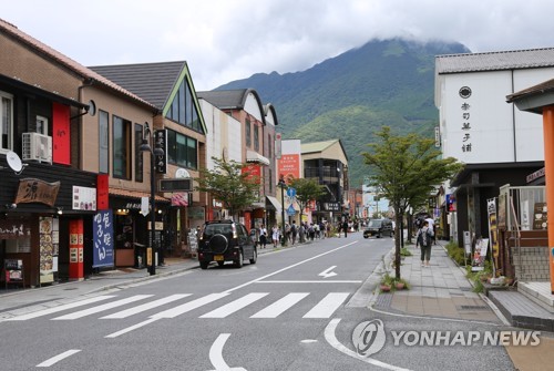 한국의 일본 여행 불매 운동에 한산한 일본 유후인 거리