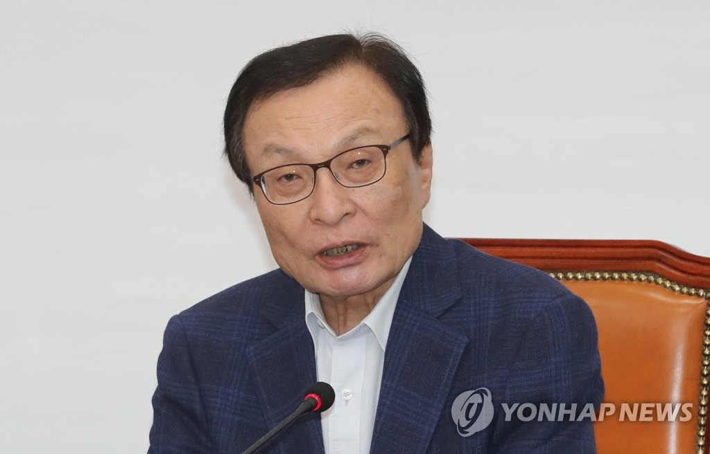 Lee Hae-chan, chairman of the ruling Democratic Party, speaks at a meeting of members of the leadership council at the National Assembly in Seoul on Oct. 4, 2019. (Yonhap)