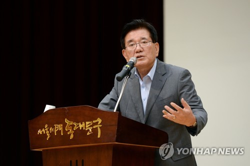 검찰 "유덕열 전 구청장, 저소득층 선물을 지지자 관리에 써"