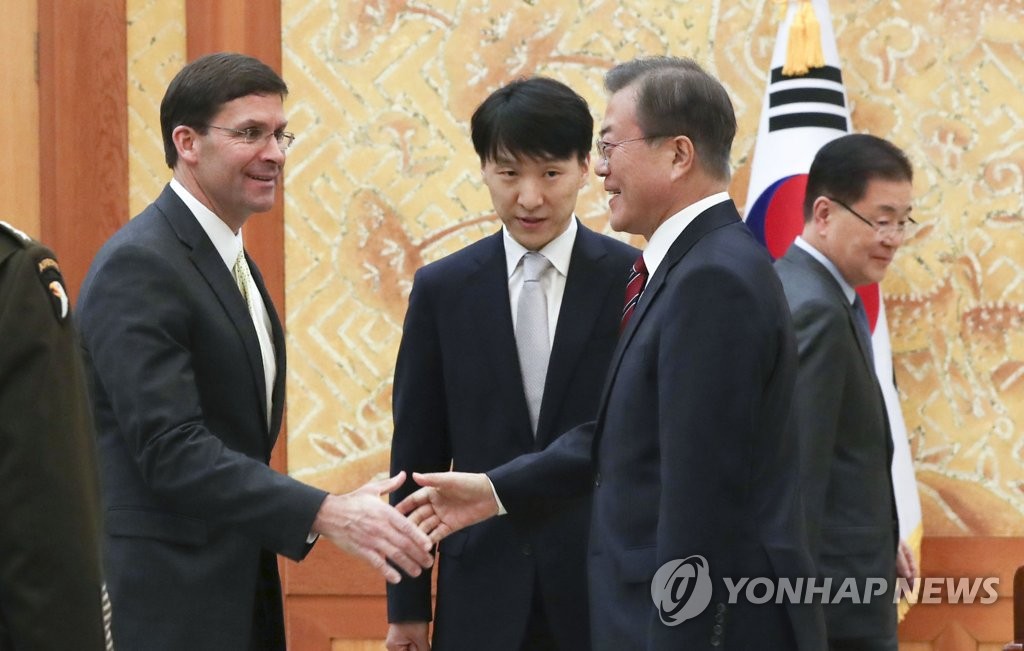 문 대통령 예방한 미 국방장관