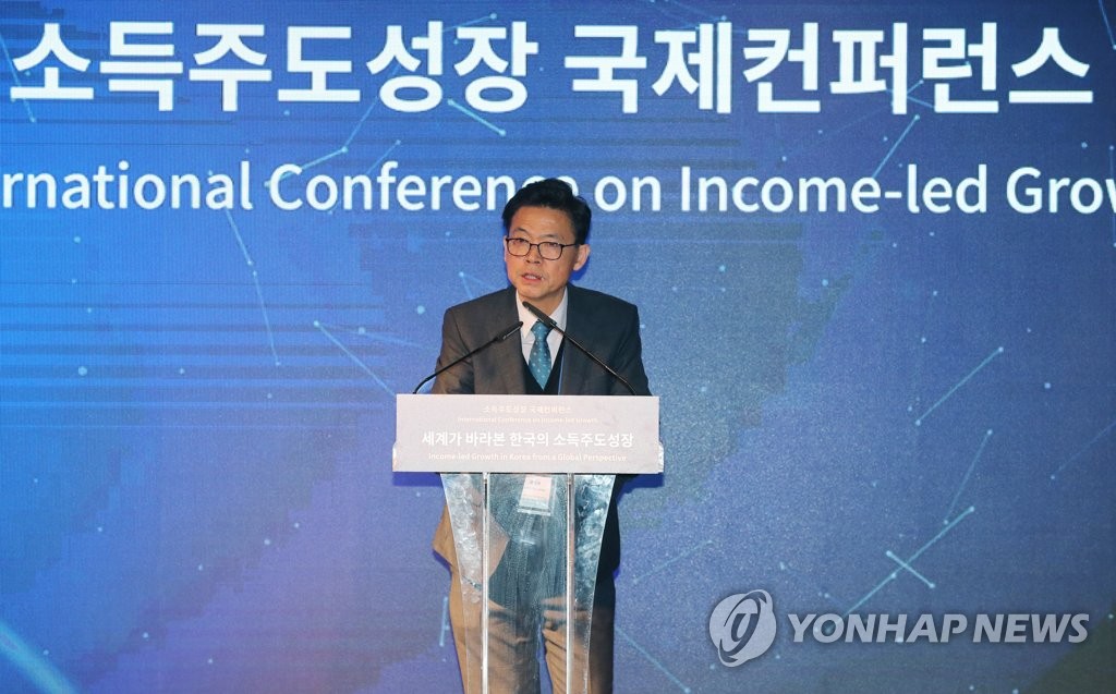 Still long way to go for income-led growth: Cheong Wa Dae panel chief ...