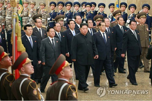 김정은, 김정일 8주기 금수산태양궁전 참배