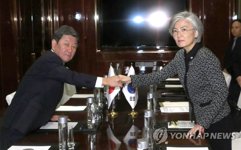 韓日外相が会談　首脳会談の開催成功に期待