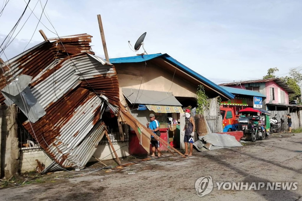 태풍 '판폰'에 파손된 필리핀 주택