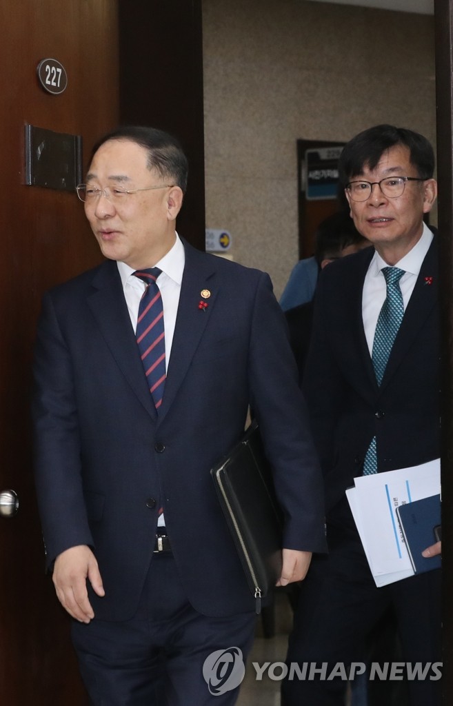 국회 찾은 홍남기·김상조 