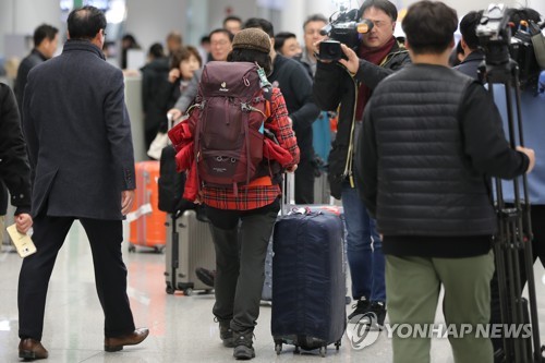 '실종 사흘째' 안나푸르나 헬기 띄워 수색…"관련 흔적 못찾아"