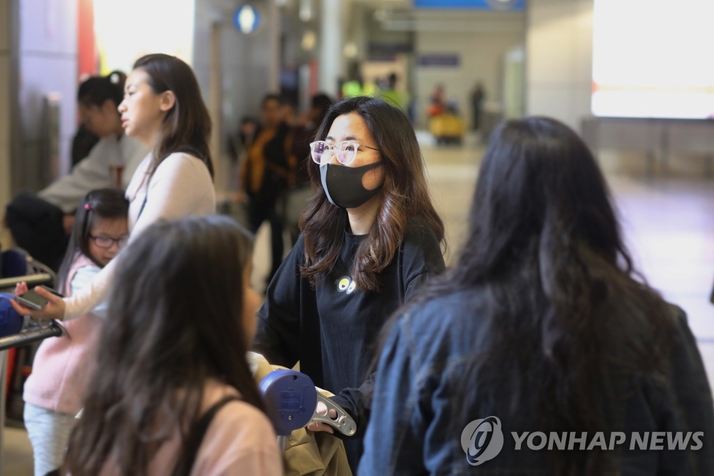 우한폐렴 미국 상륙…LA공항으로 입국한 여행객들