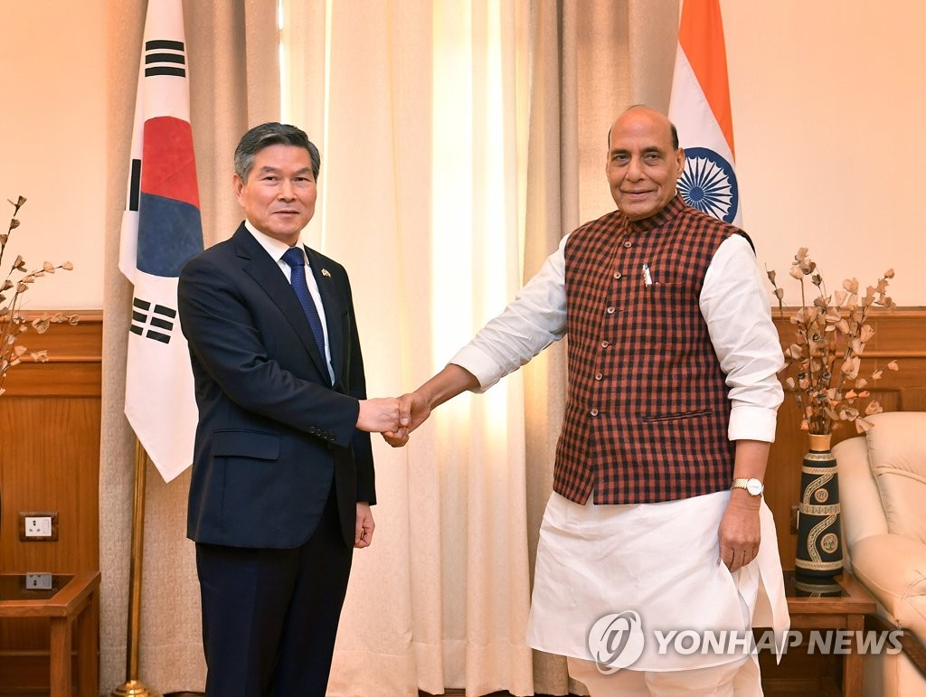 Defense ministers of S. Korea, India vow to beef up cooperation