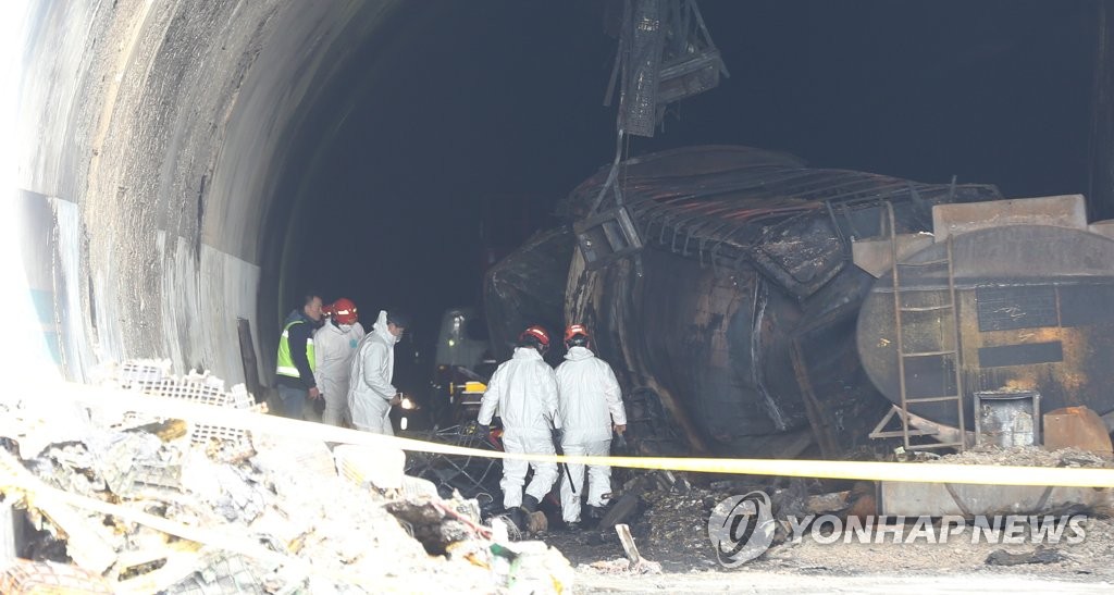 순천∼완주고속도로 터널서 시신 추가발견…사망 5명·부상 43명